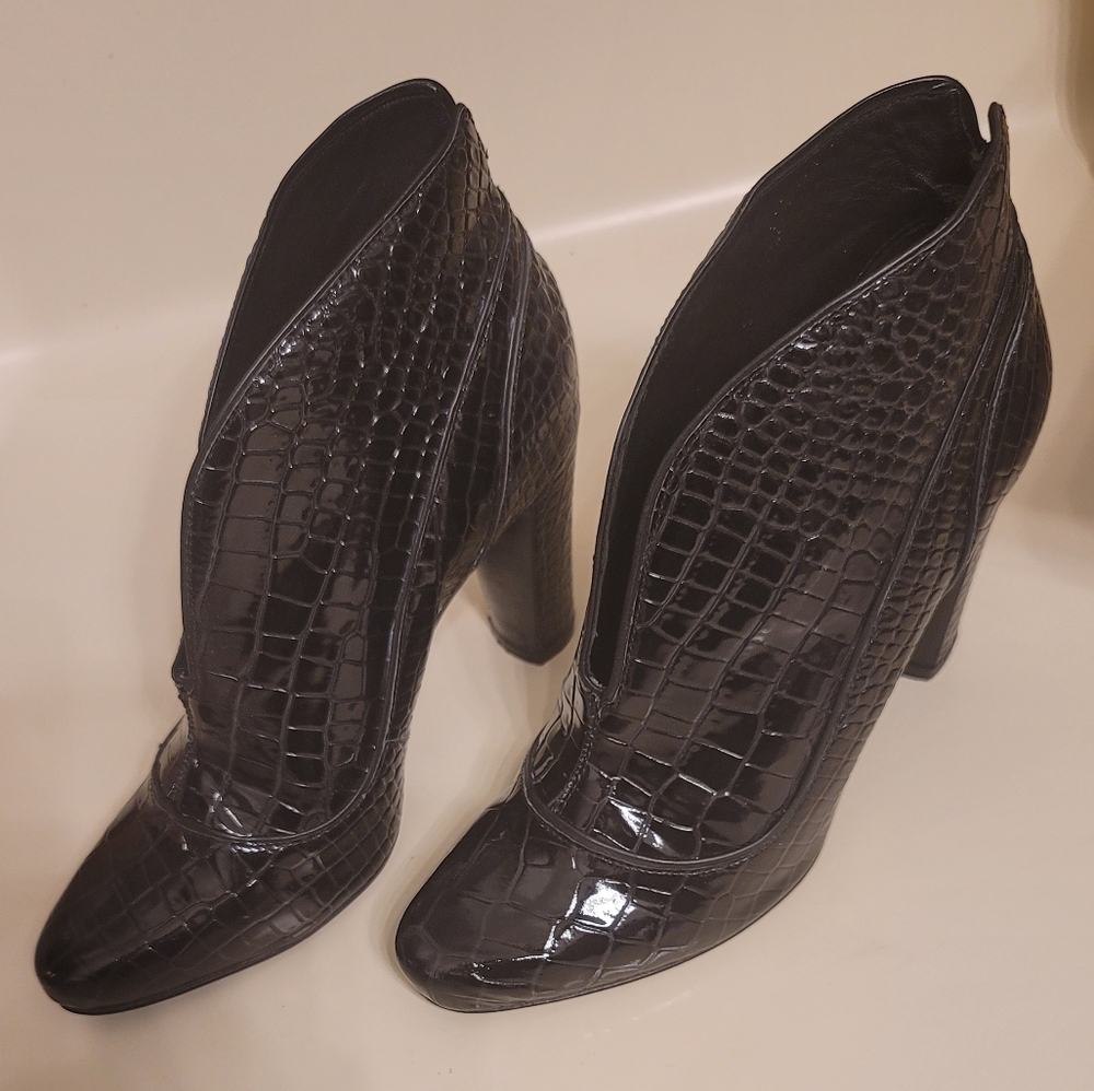 Pour La Victoire patent croc ankle booties